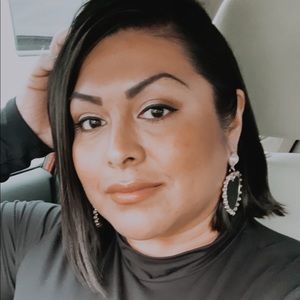 Meet your Posher, Lesslie